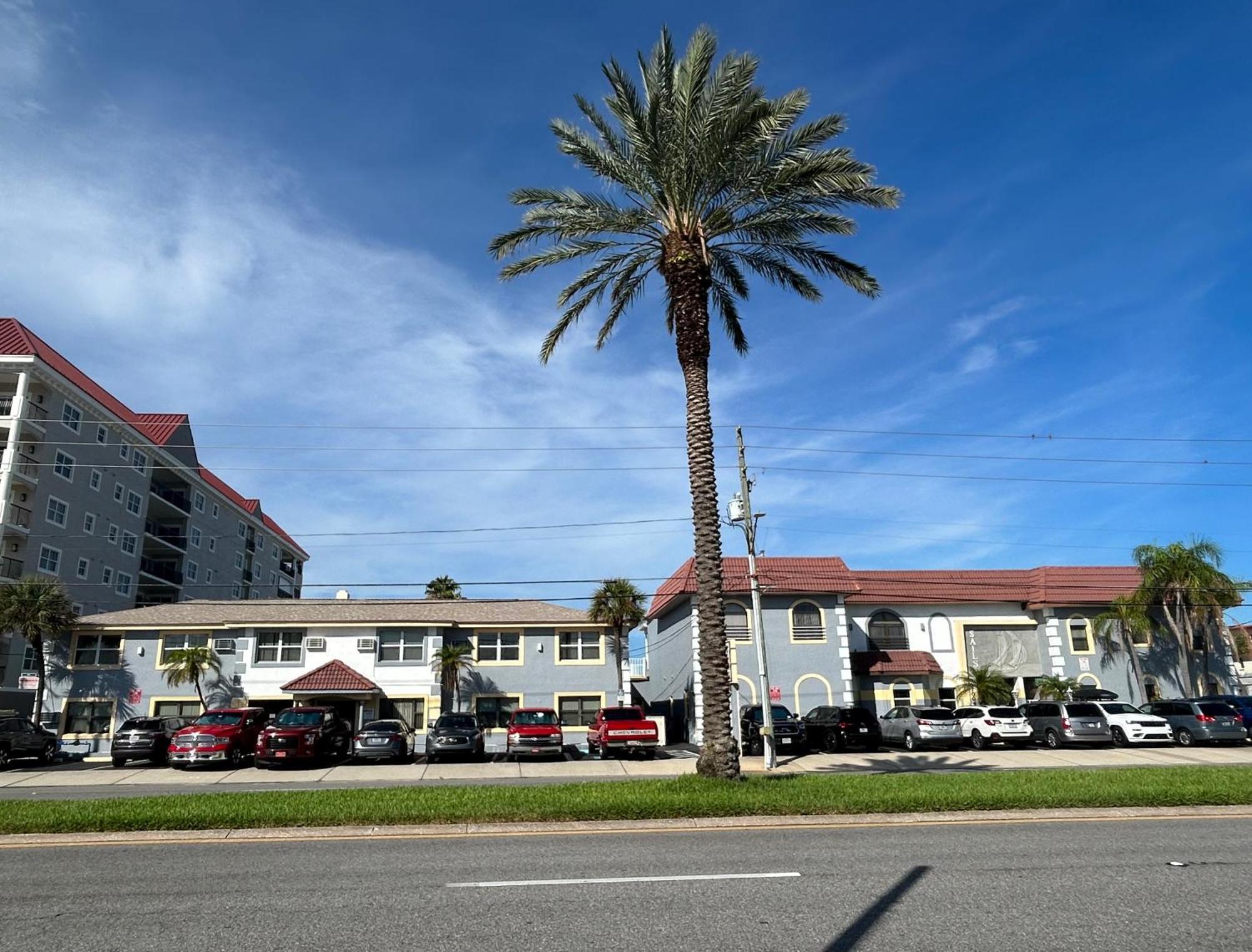 Sails Resort Motel St. Pete Beach Exterior photo