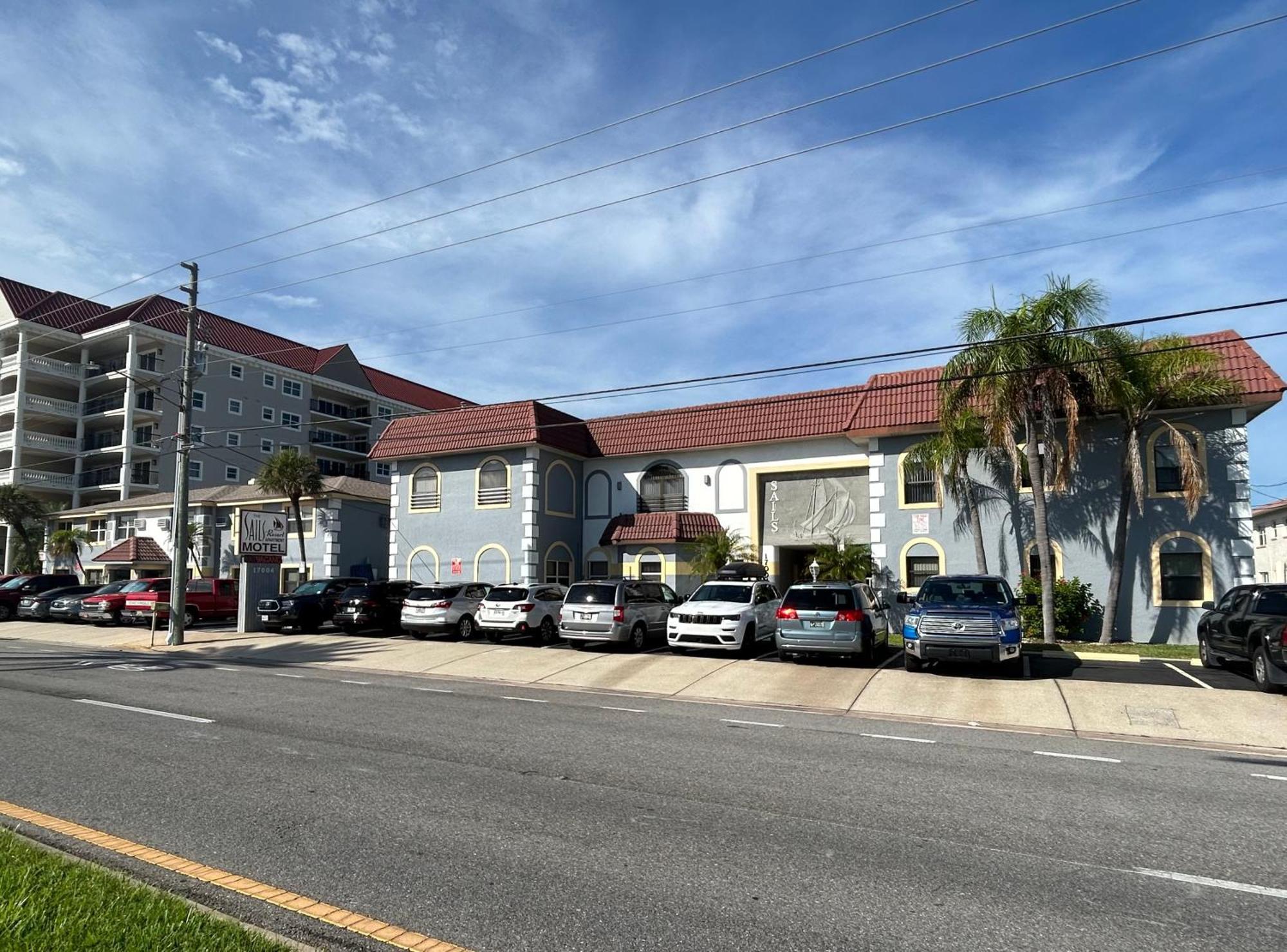 Sails Resort Motel St. Pete Beach Exterior photo