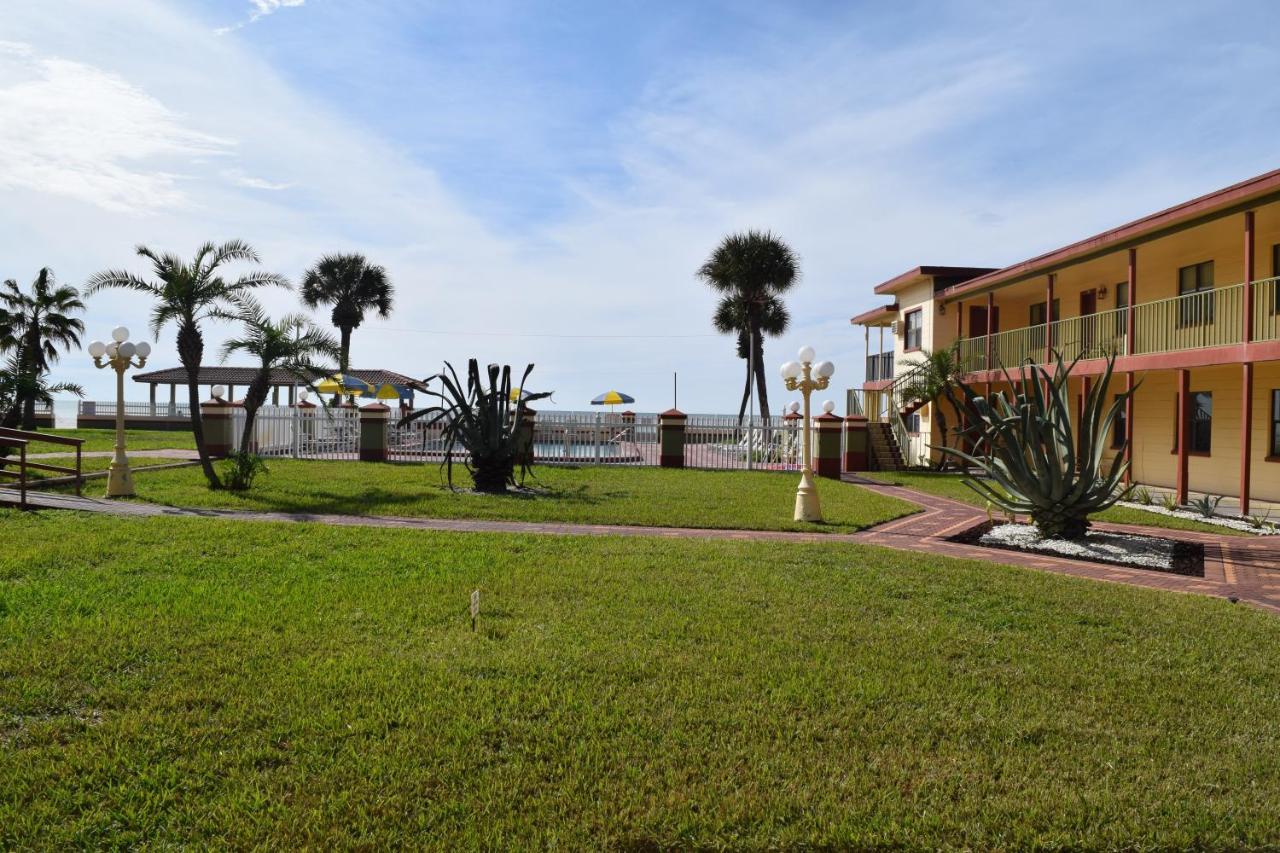 Sails Resort Motel St. Pete Beach Exterior photo