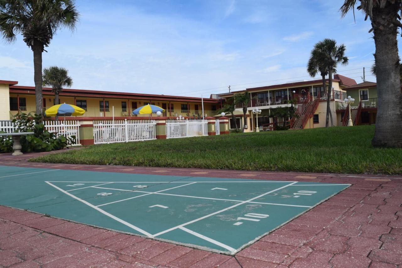 Sails Resort Motel St. Pete Beach Exterior photo